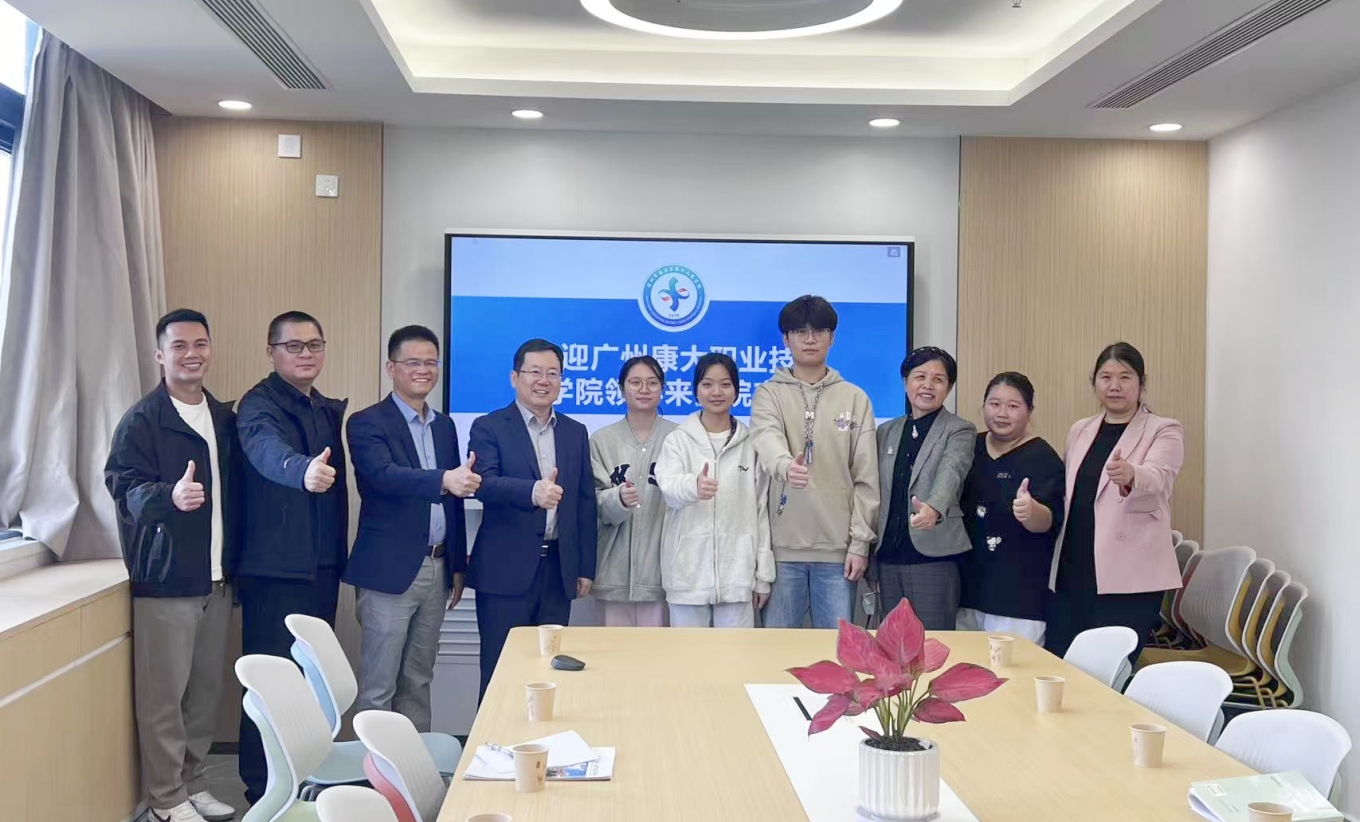 龙岗六院实习生与老师合影_副本.jpg